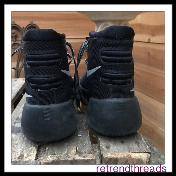 Nike Hyperdunks - Picture 2 of 3