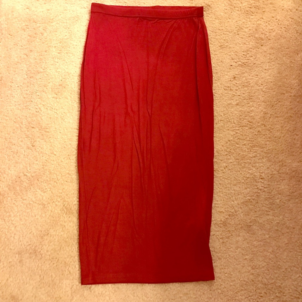 Boohoo mid length maroon skirt