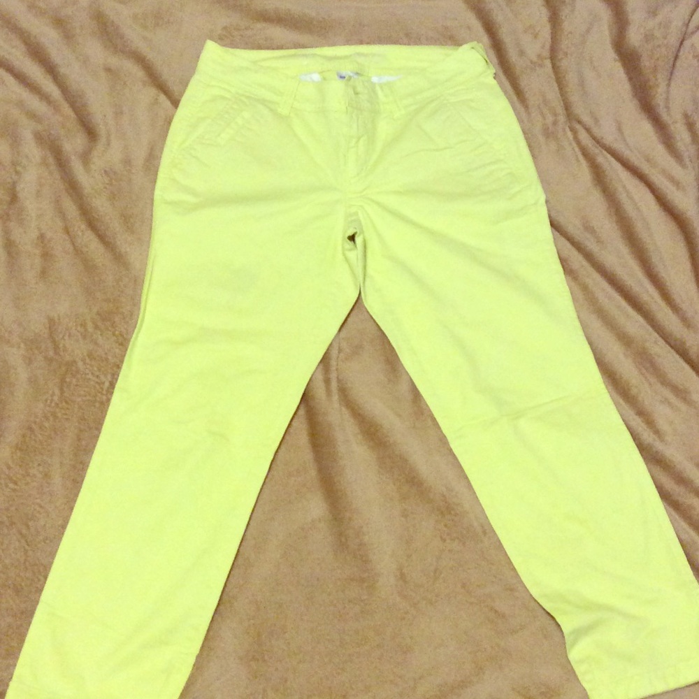 Green capris pants