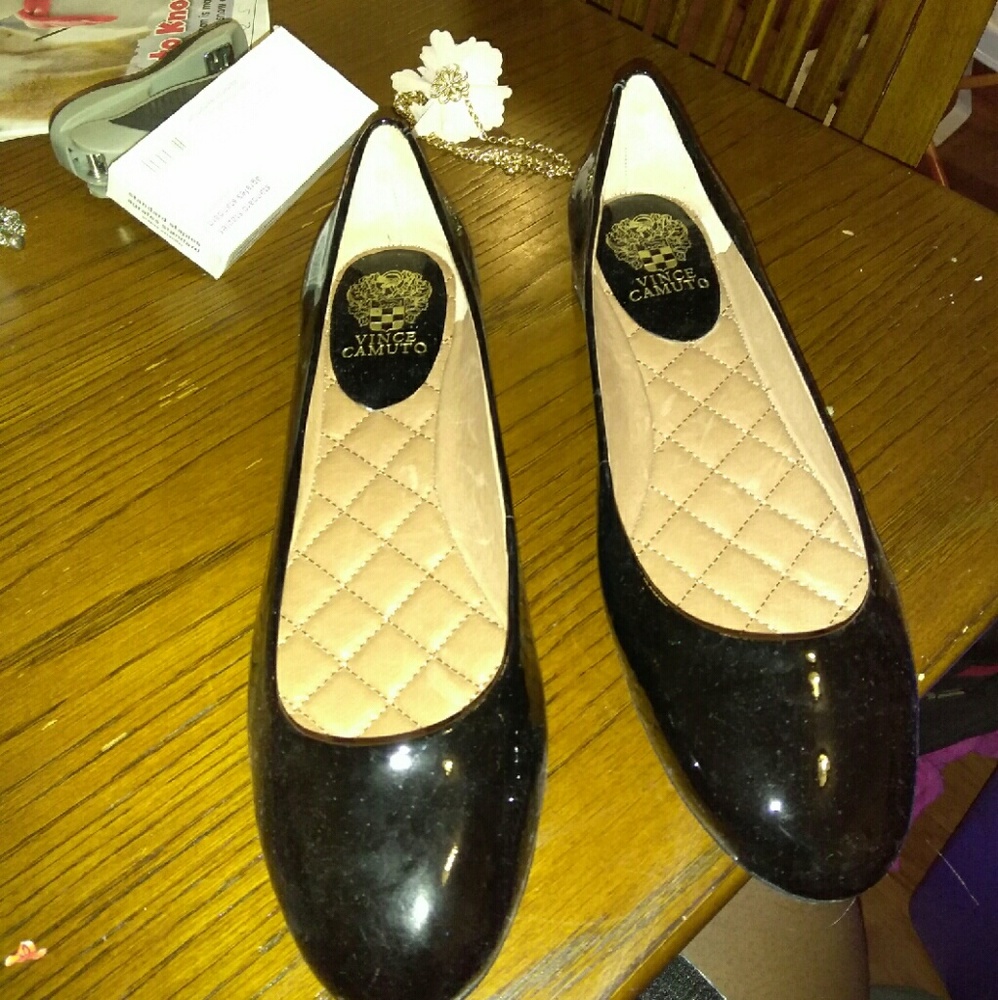 Vince camuto black flats