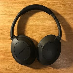 Black bose soundtrue earphones