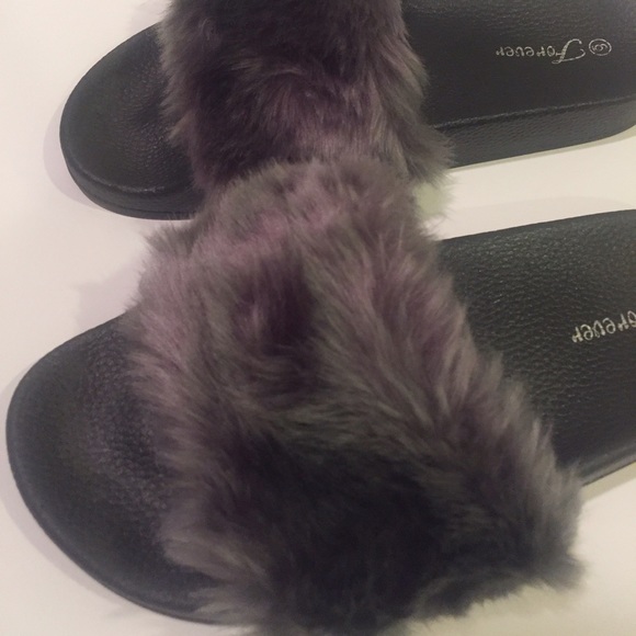 NWT. Dark grey fuzzy slippers - Picture 3 of 5