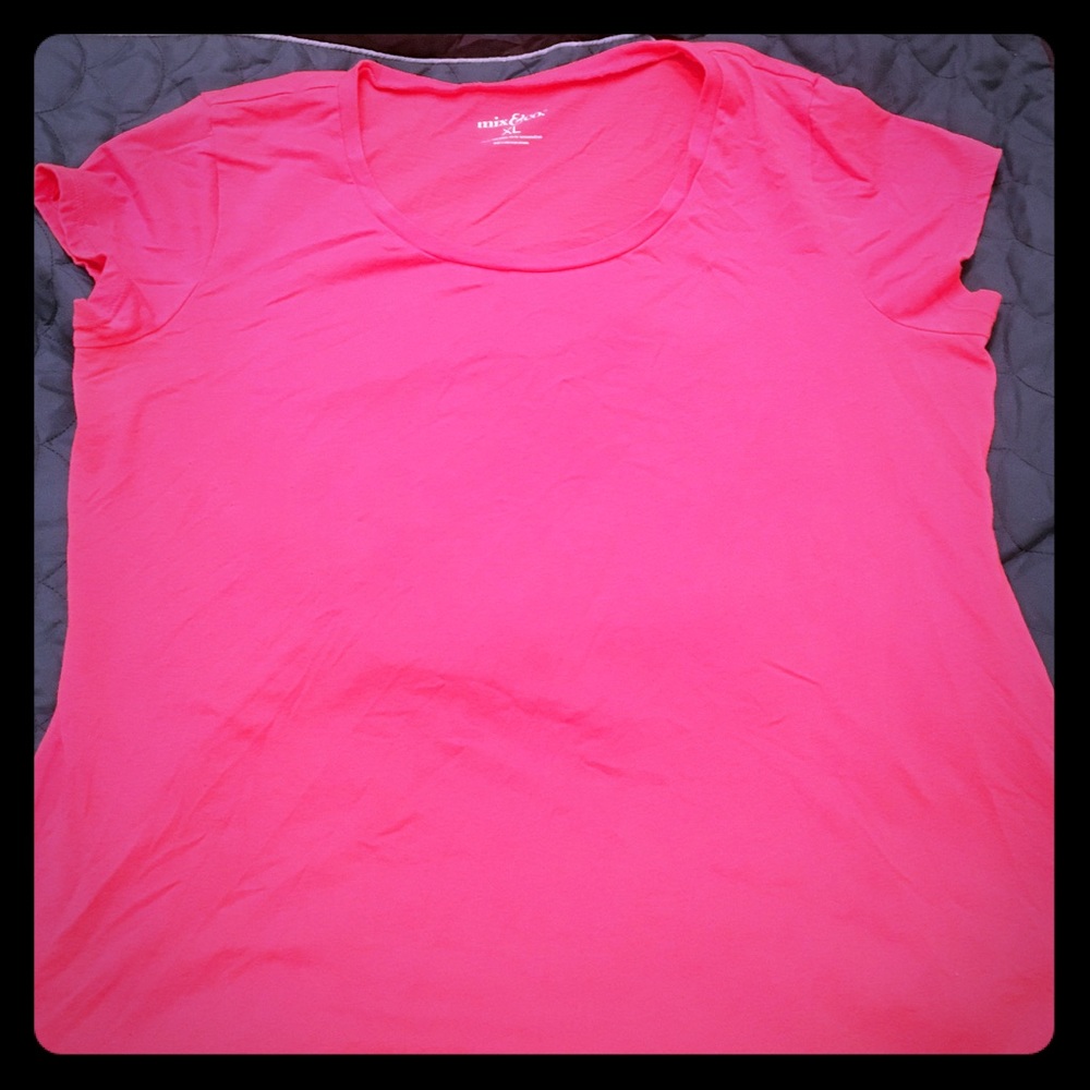 Basic salmon colored tee