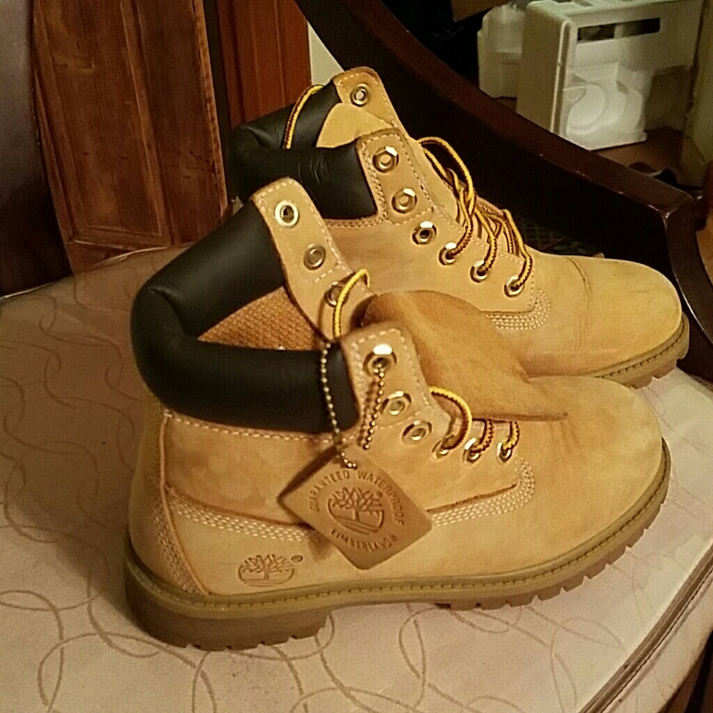 Shoes - Picture 2 of 3