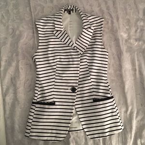 Express Fitted Black & White Sleeveless Vest
