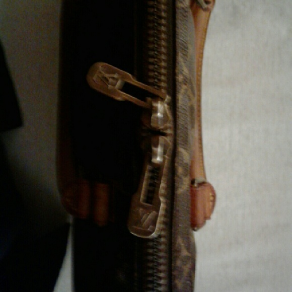 Louis Vuitton lap top bag - Picture 3 of 3