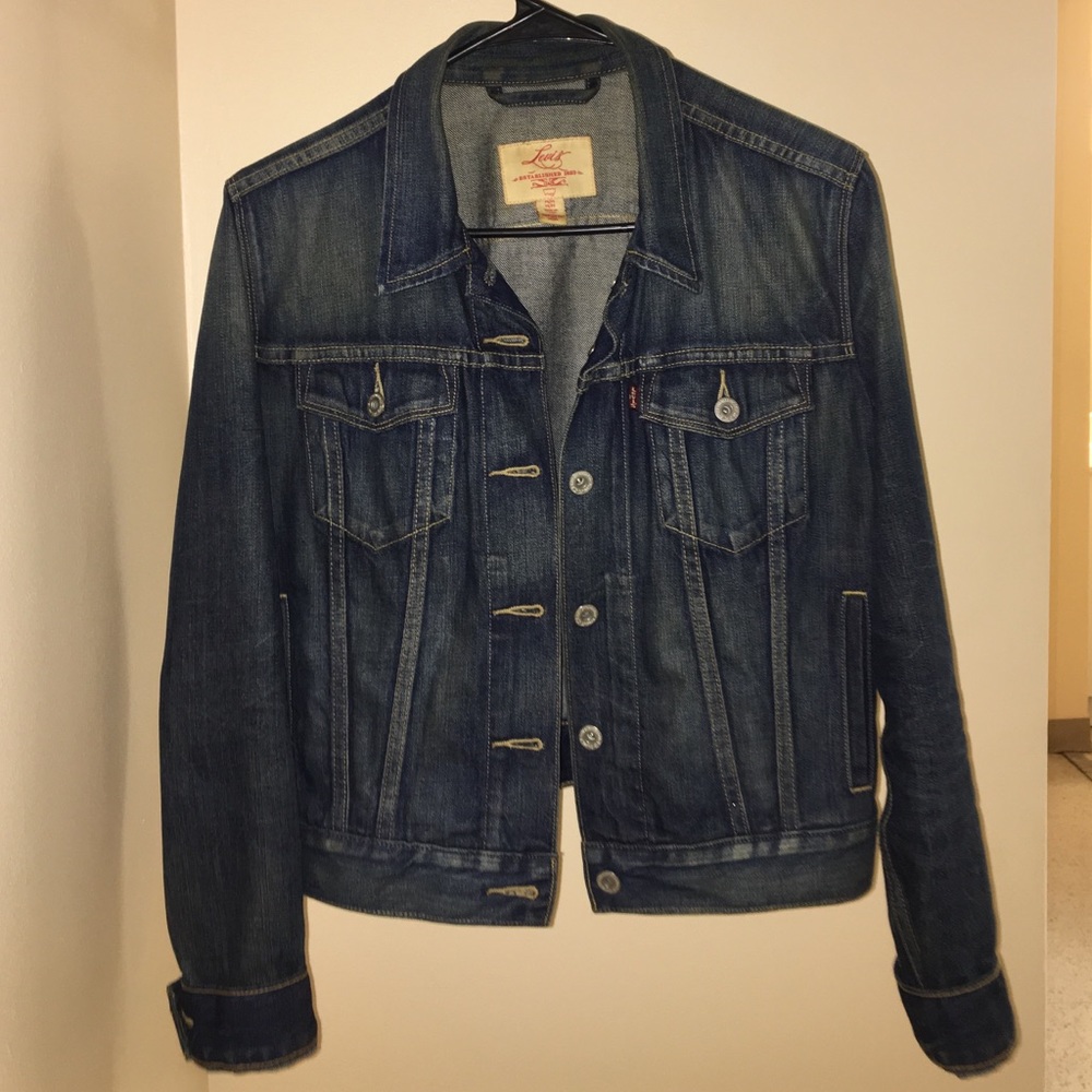 Women's Levi's denim jacket