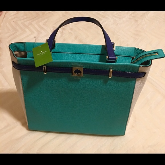 kate spade Handbags - Beautiful Authentic Kate Spade/Tote/Shoulder bag