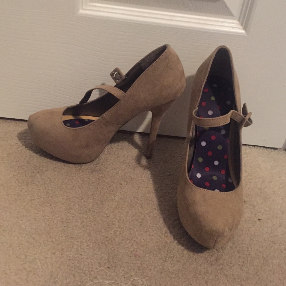Beige heels w/ ankle strap