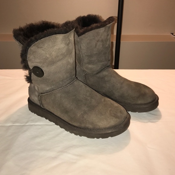 NWOT Women's Ugg Boots (Bailey Button II) - Picture 2 of 6
