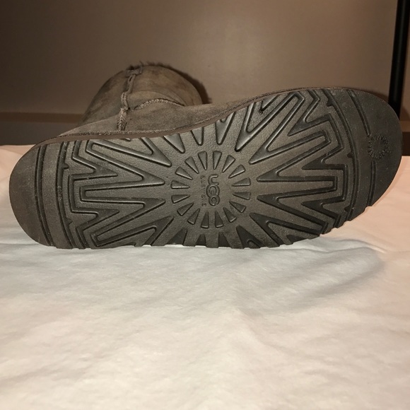 NWOT Women's Ugg Boots (Bailey Button II) - Picture 4 of 6