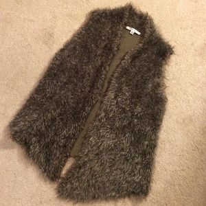 Fur vest