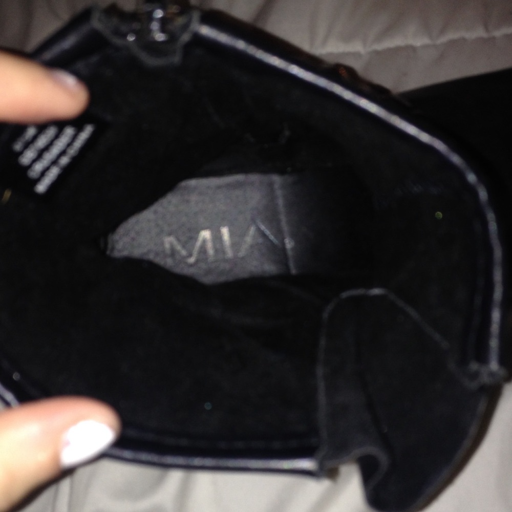Boots - Picture 2 of 3