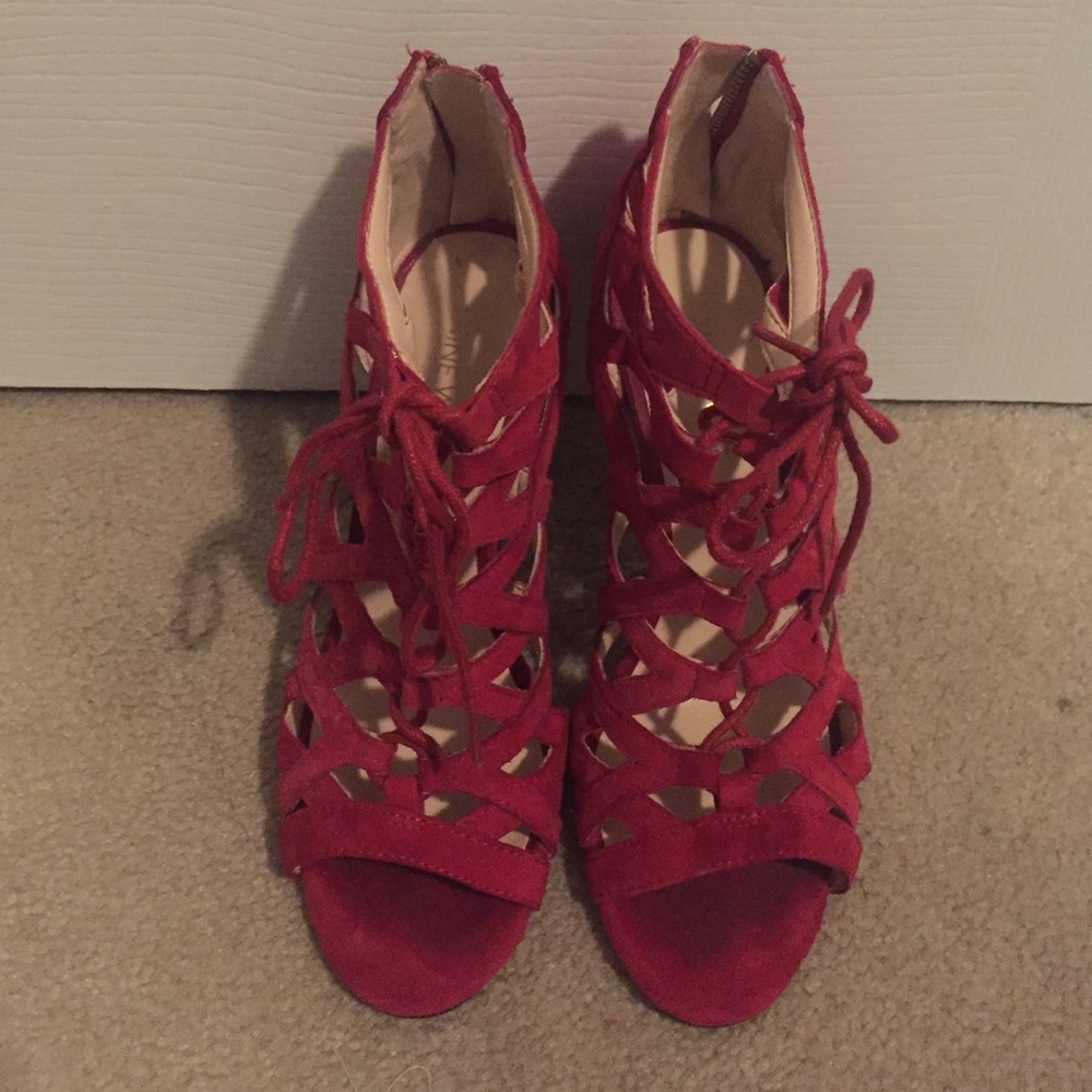 Red heels 👠 - Picture 3 of 3