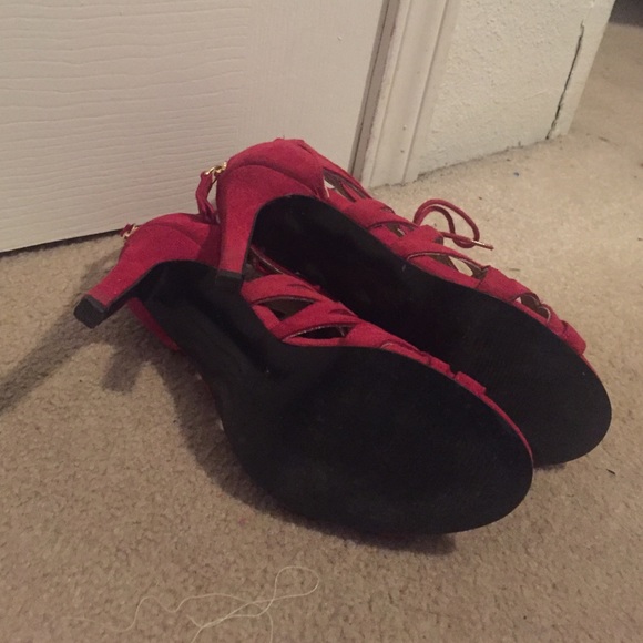 Red heels 👠 - Picture 2 of 3