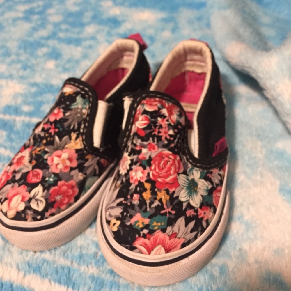 Toddler vans. Size 4