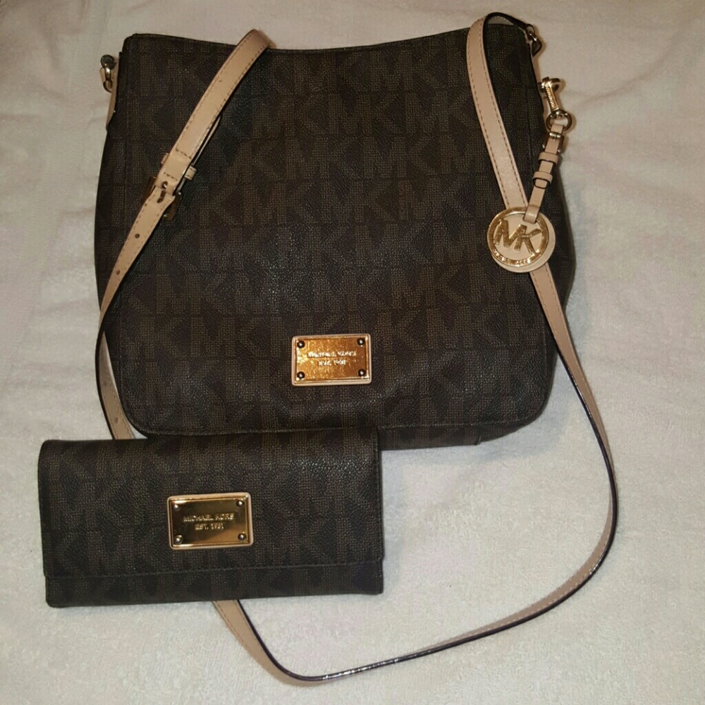 Michael Kors Crossbody/Wallet