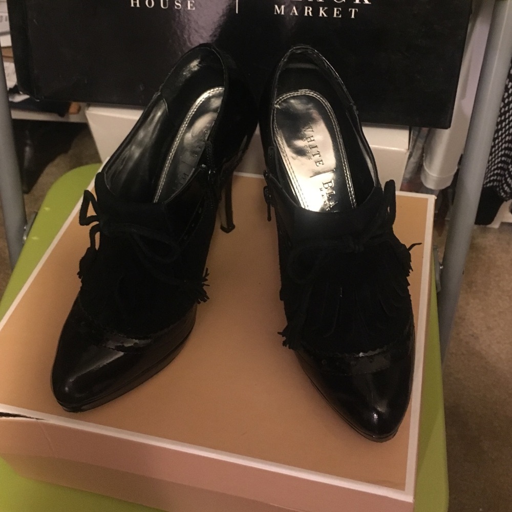 Close below the ankle shoes