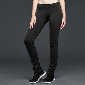 GapFit Slim Straight Yoga Pant Legging