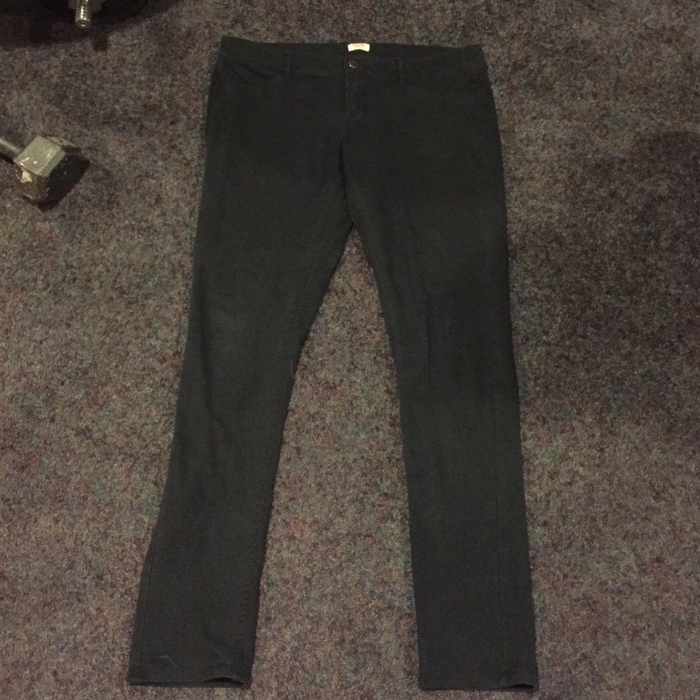 Black skinny jeggings