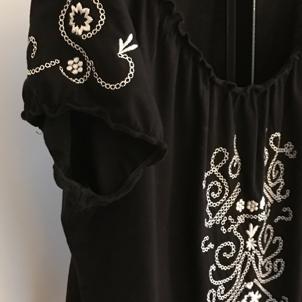 100% cotton, Cute embroiled design in front. - Picture 2 of 4