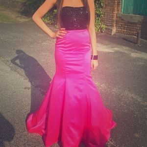 Beautiful Strapless Sherri hill prom dress