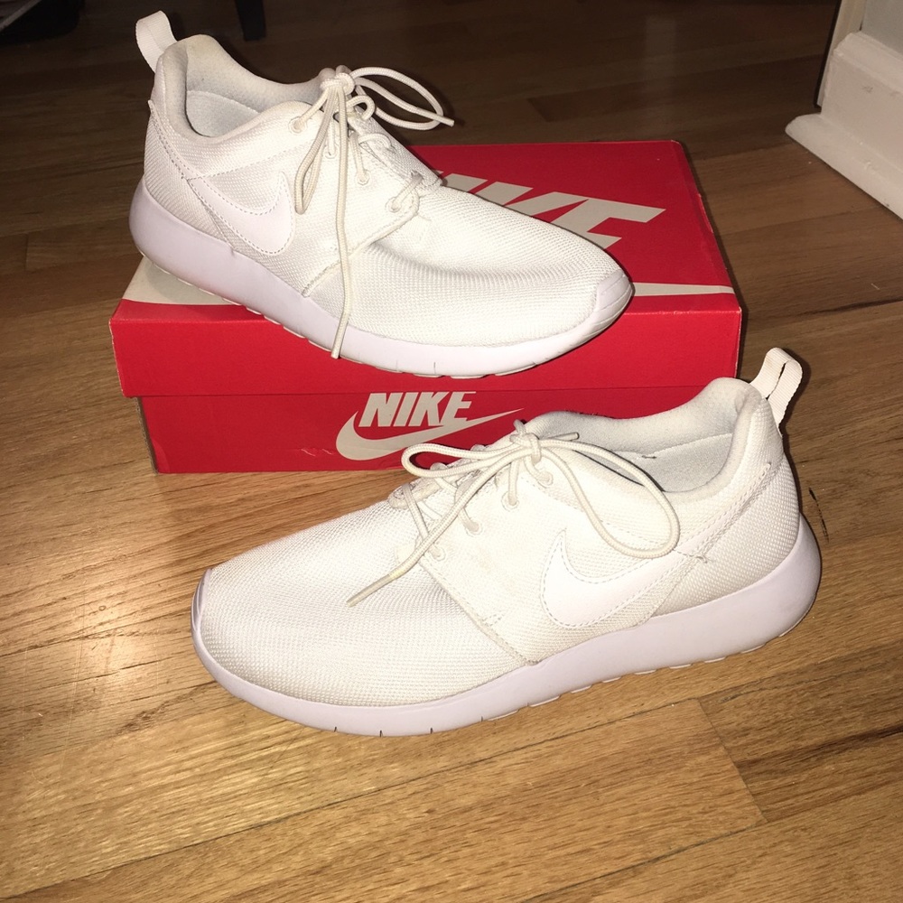 White Nike Roshe One