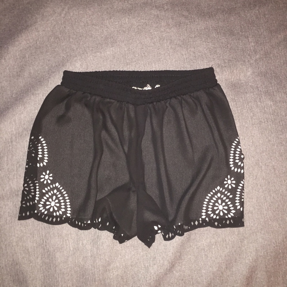H.I.P Laser Cut Floral Black Shorts,size L