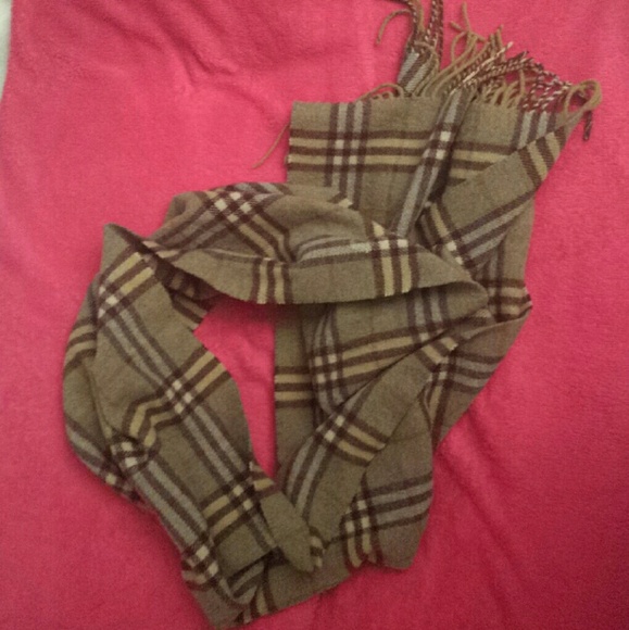Burberry Accessories - Burberry scarf (authentic)