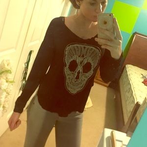 Black skull long sleeve