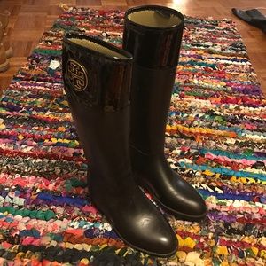 Great condition Tory Burch rain/snow boots!