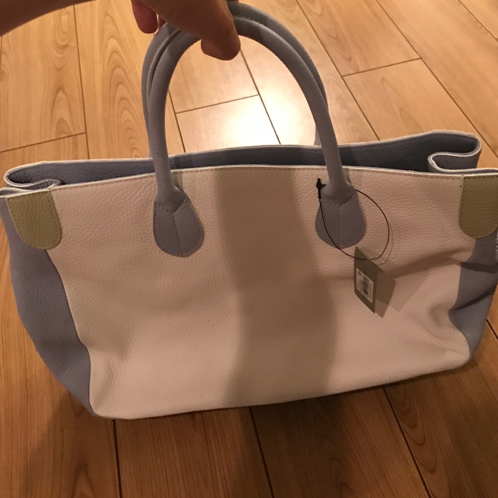 Adrienne Vittadini satchel purse