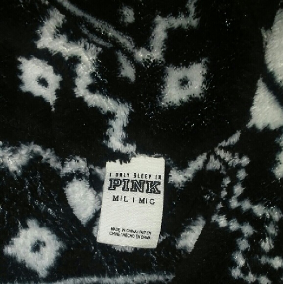 Victoria Secret Robe - Picture 3 of 3