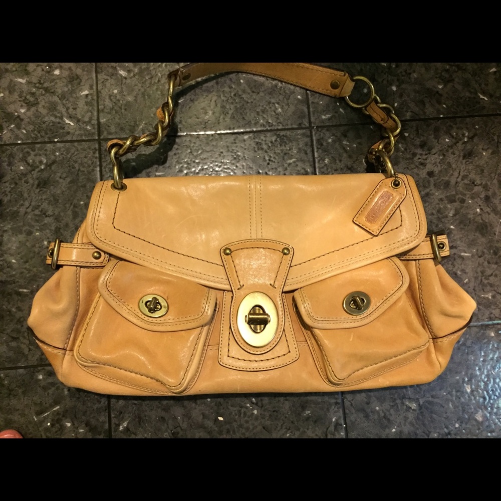 Coach Legacy shoulder bag!