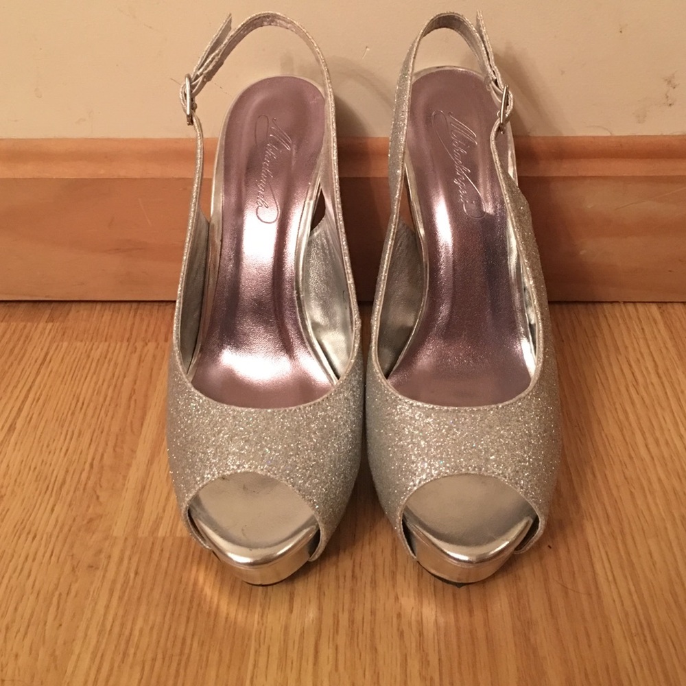 ❌SOLD❌ Silver open toe heels