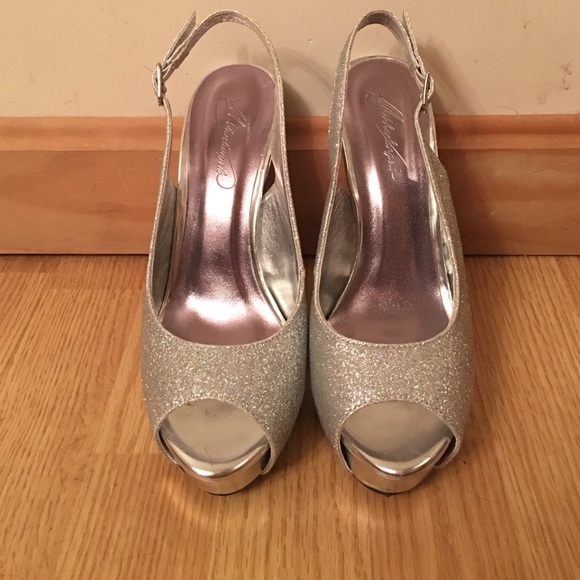 ❌SOLD❌ Silver open toe heels - Picture 1 of 3