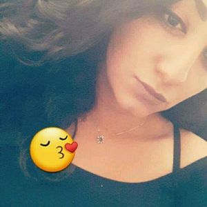 Meet your Posher, Yadira cris