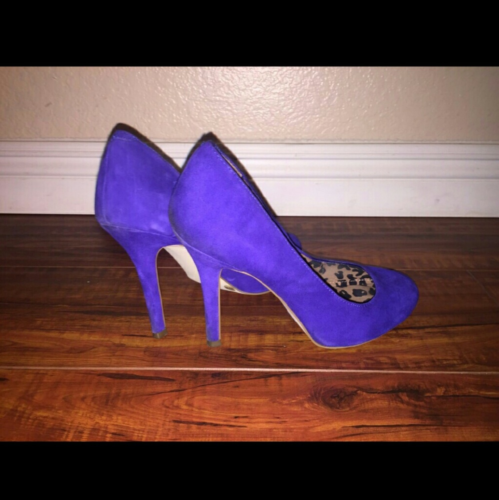 Shoes - Picture 2 of 4