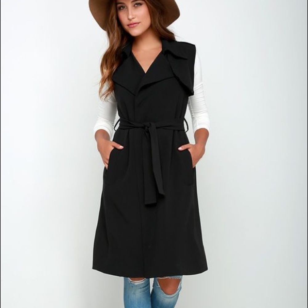 Sleeveless black trench coat