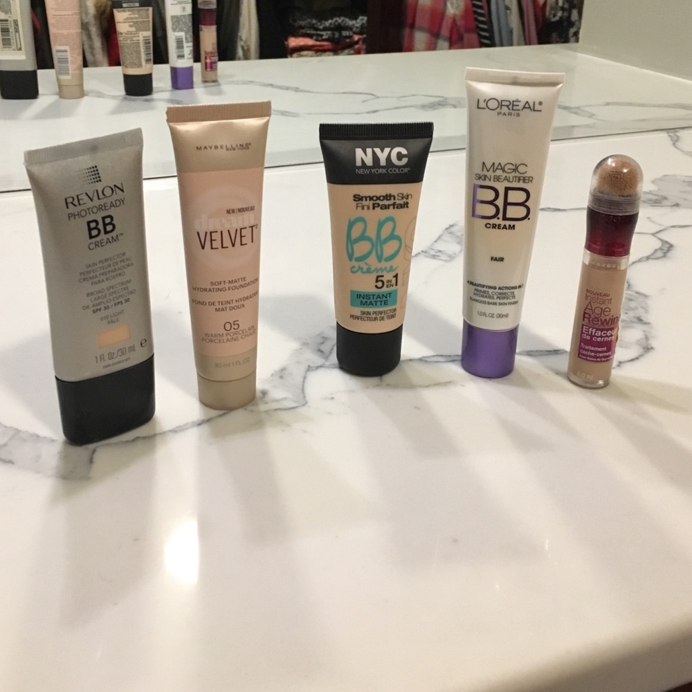 Bundle of foundations and one concealer