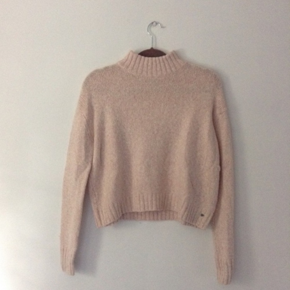 American eagle light pink turtleneck