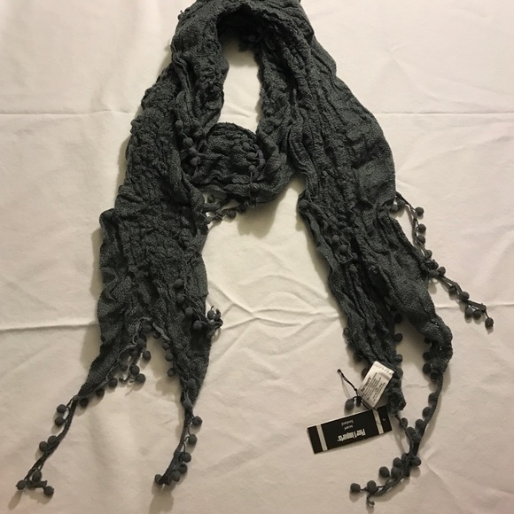 Grey lightweight scarf - Picture 2 of 2