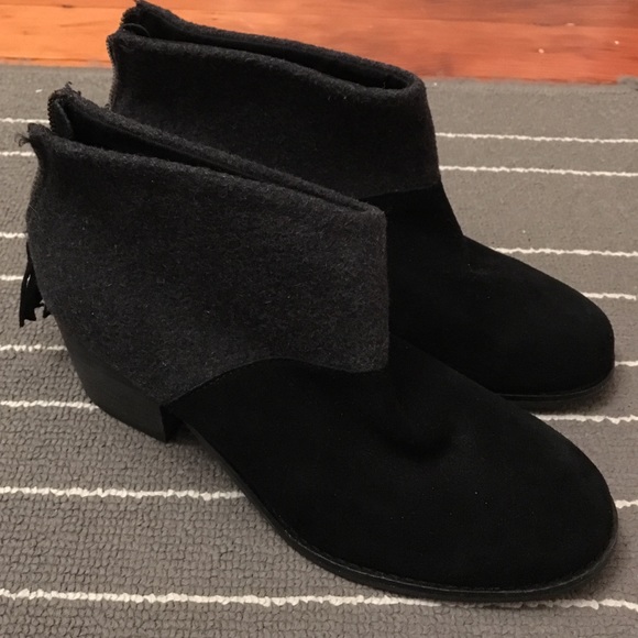 TOMS Shoes - NWOT tom shoes wedges!!
