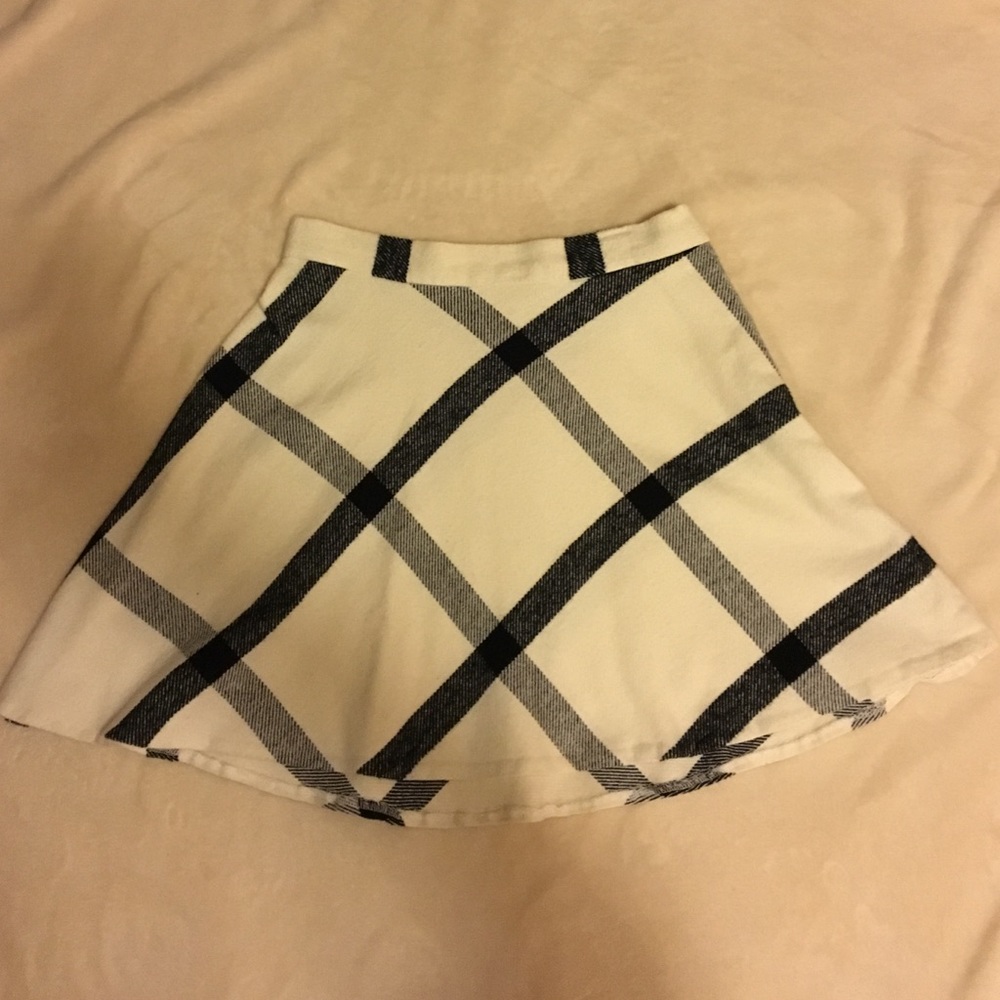 White and black plaid uo skirt
