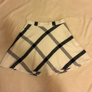 White and black plaid uo skirt