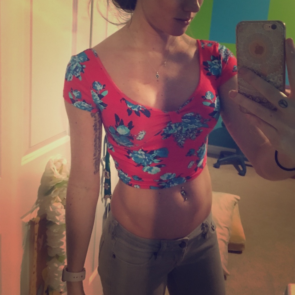 Red with blue flowers crop top