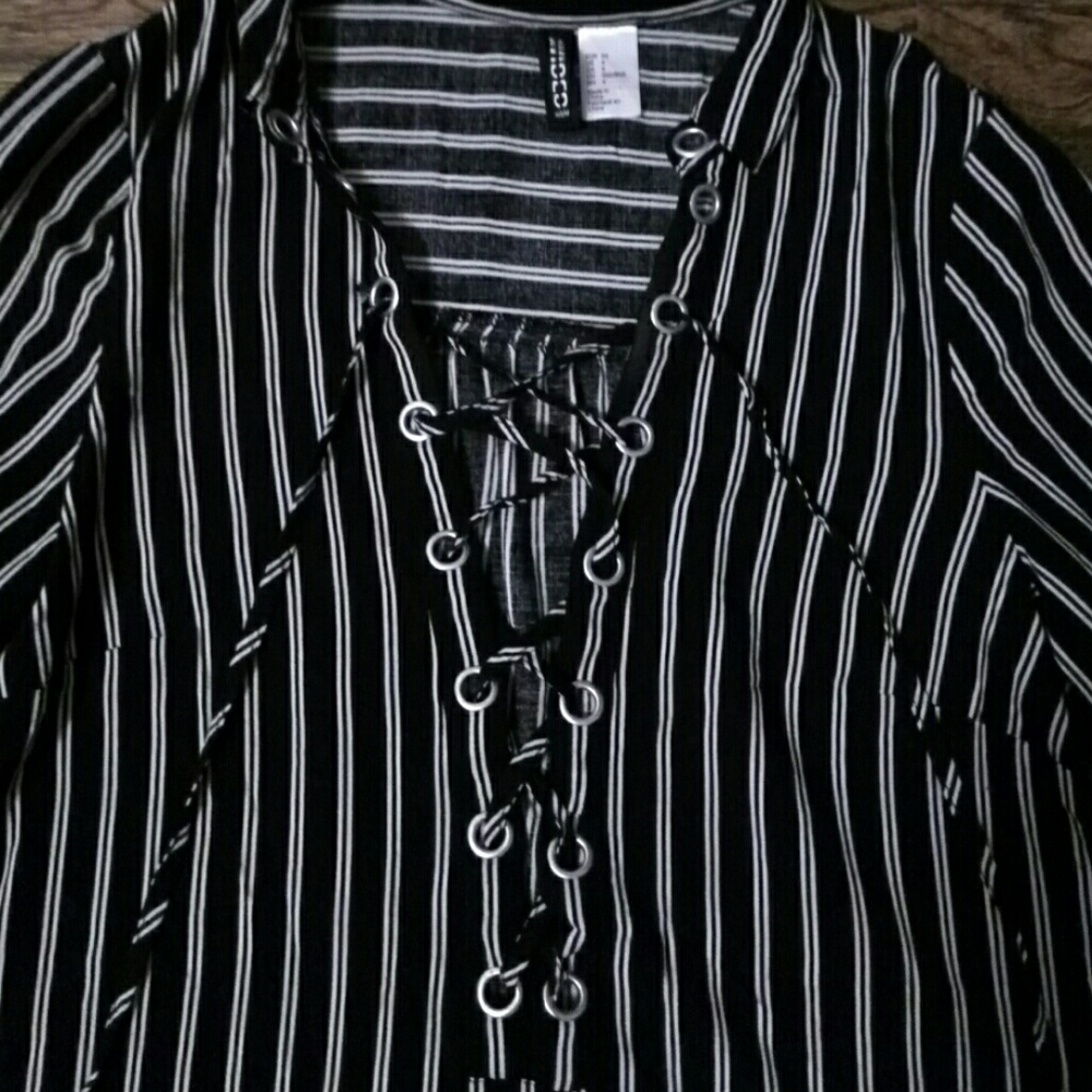 Pin stripe blouse - Picture 2 of 2