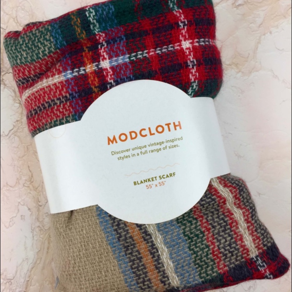 Brand new, never worn Modcloth Loch and Key Scarf