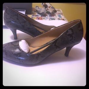 Riverberry snake skin pumps size 11