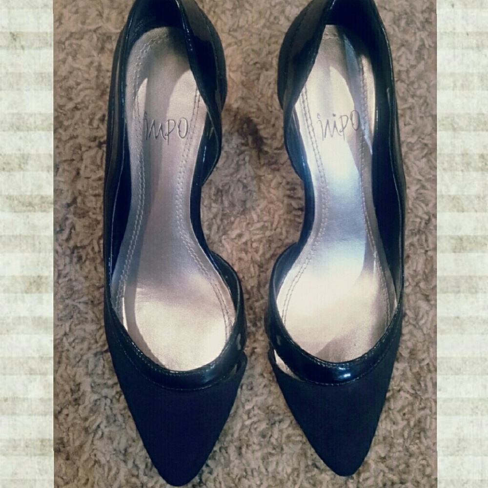 Black Pumps